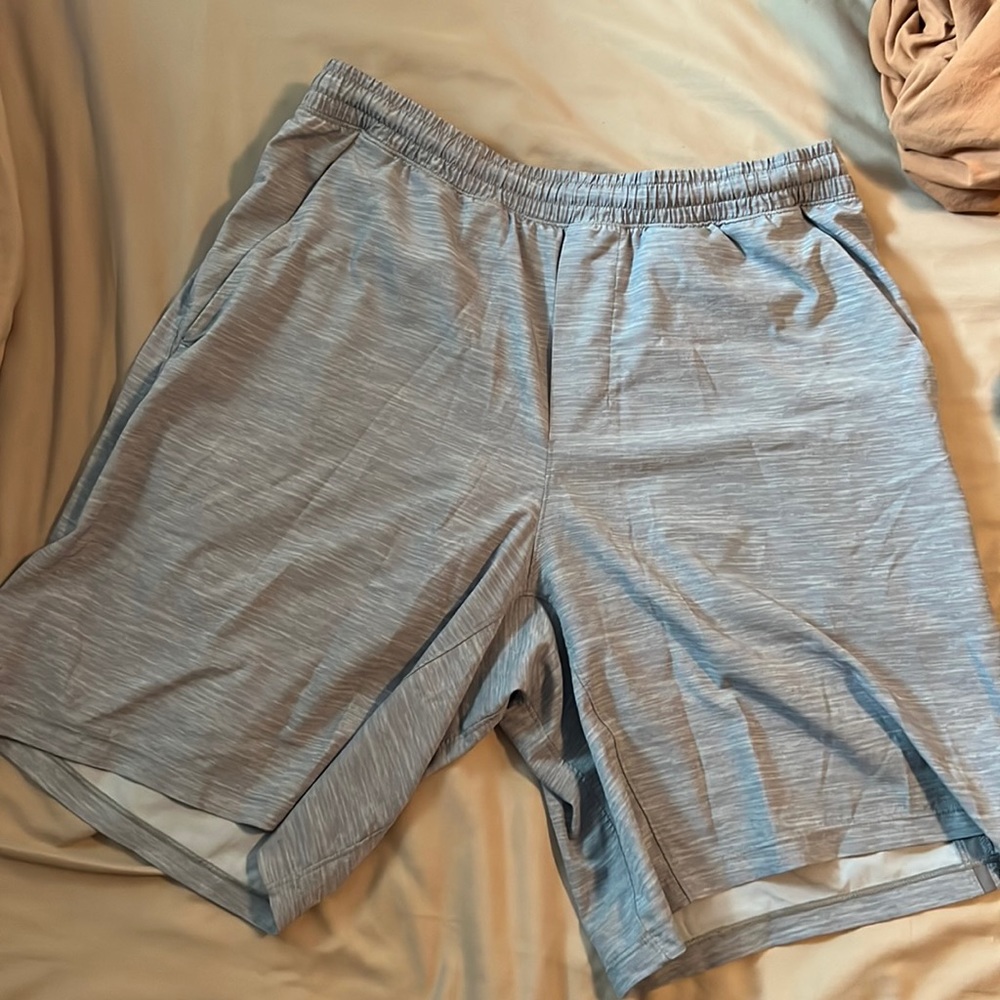 Lulu Lemon Short Gray W Line Large